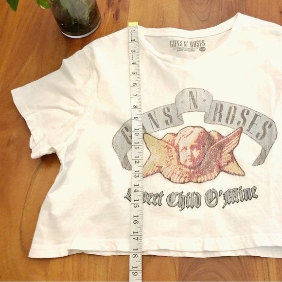 Guns N’ Roses Crop Top Band Graphic White T Shirt. Size medium. - Picture 9 of 12